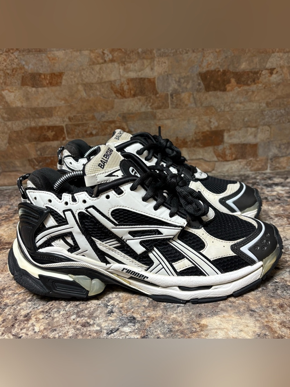Balenciaga Runner Black / White Size 41 US Size 8 - Picture 4 of 10